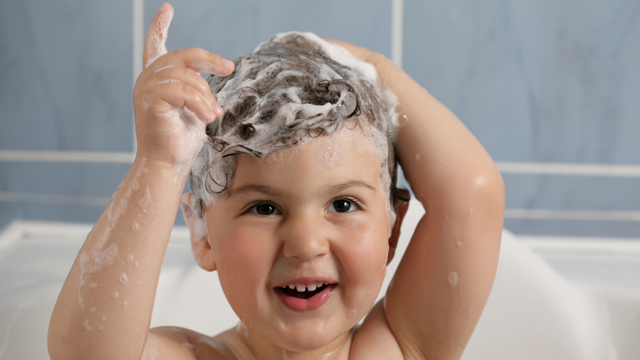 Combien de fois par semaine faut-il laver les cheveux des enfants