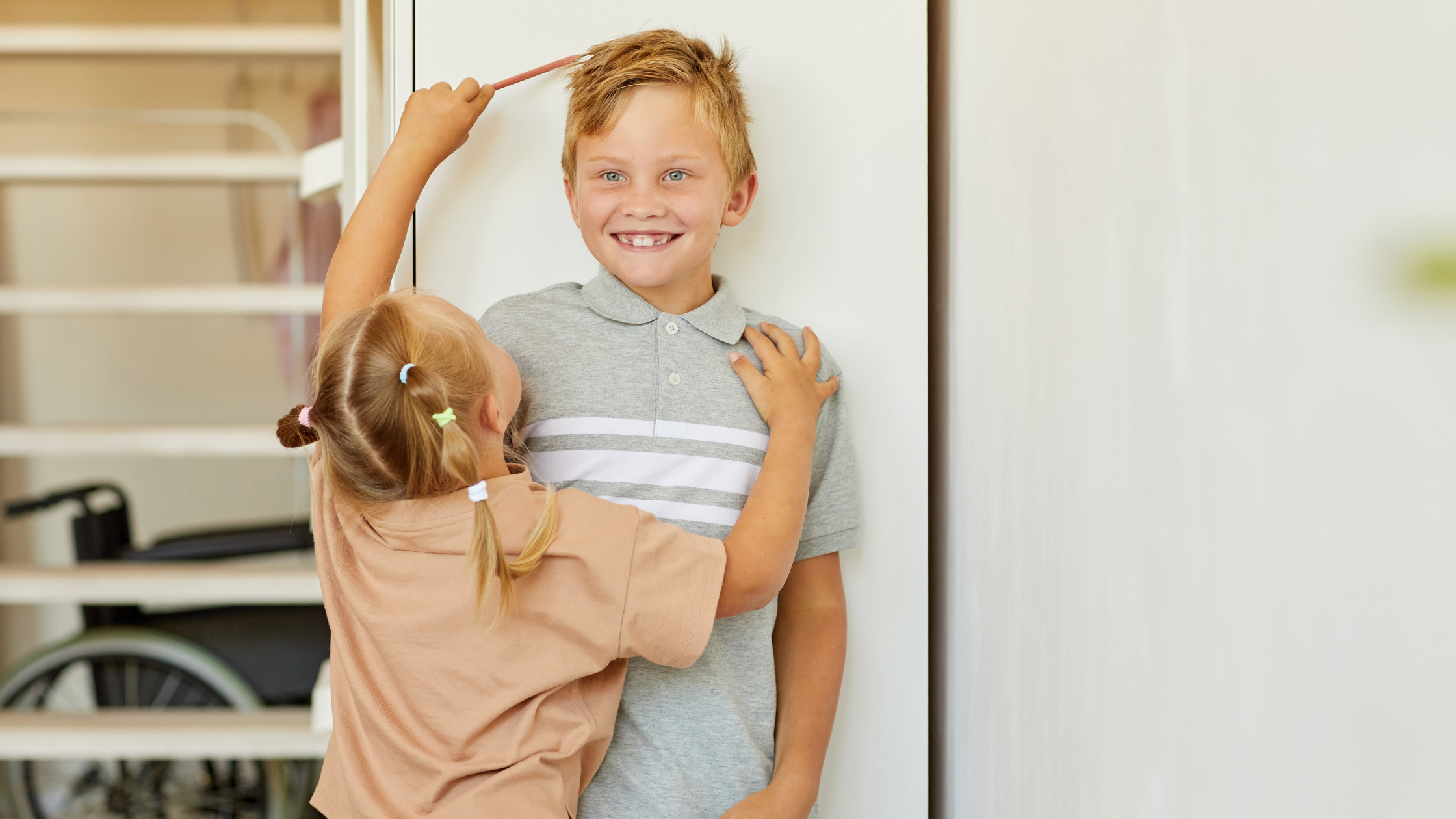 L'évolution du cheveu de bébé à l'adolescence : comprendre chaque étape