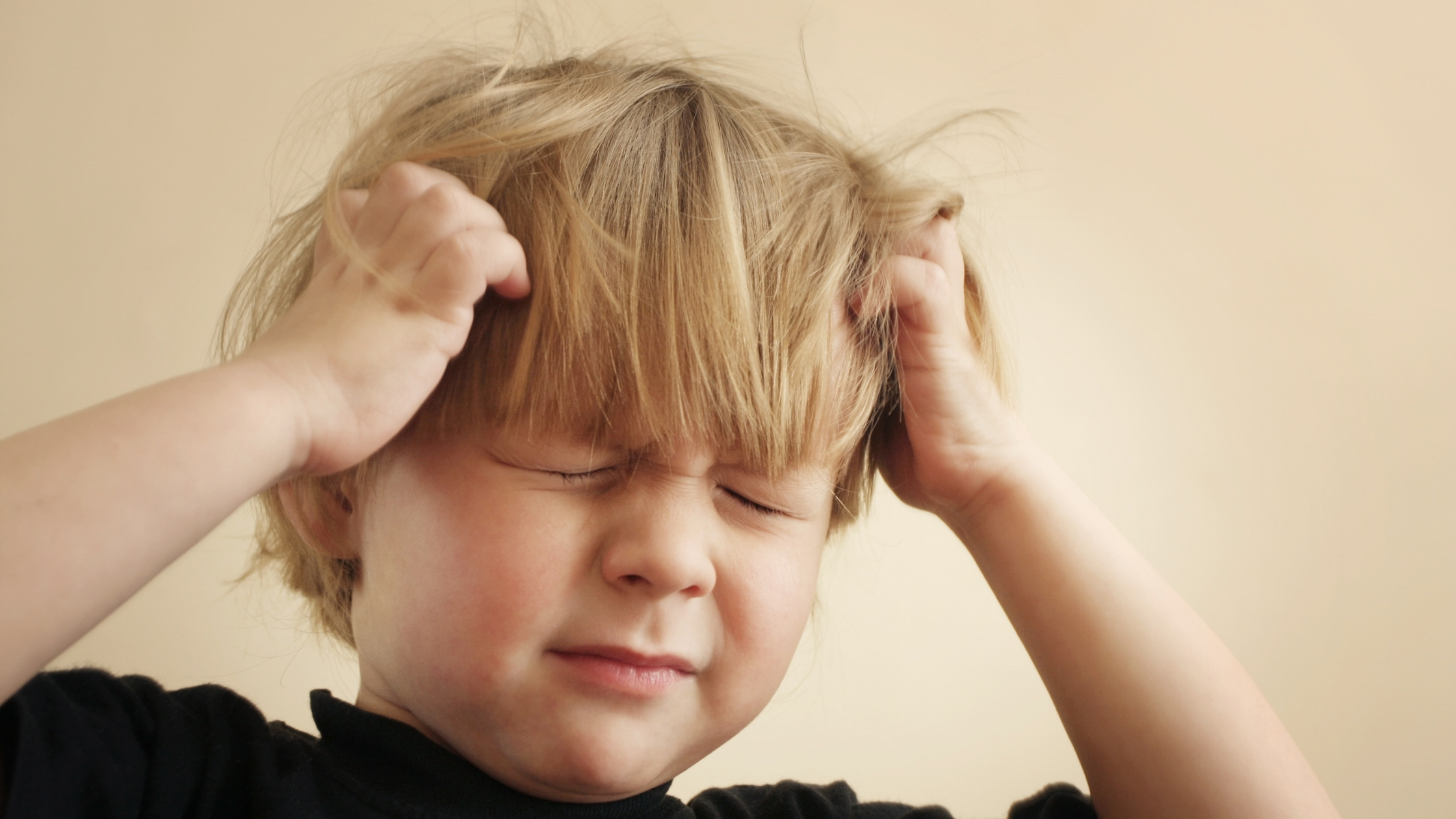 Solutions naturelles contre les pellicules chez les enfants