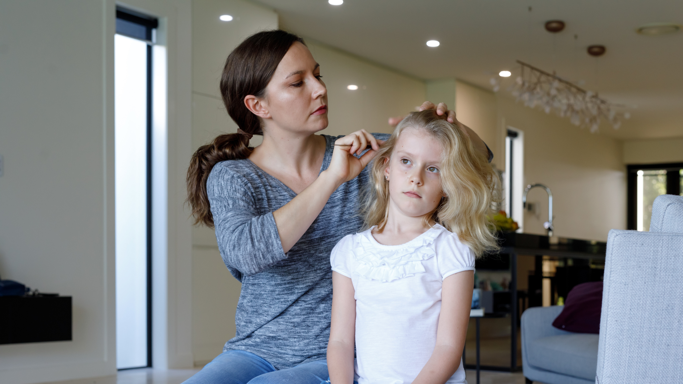 Comment protéger mon enfant des poux sans utiliser de produits agressifs ?🪳